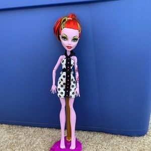 MONSTER HIGH SKULTIMATE ROLLER MAZE OPERETTA DOLL - 2011